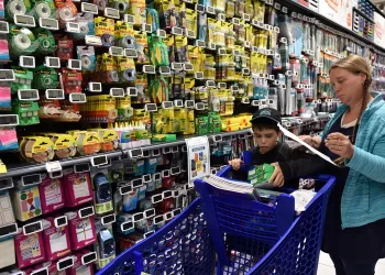 La femme égyptienne, pilier de la rentrée scolaire