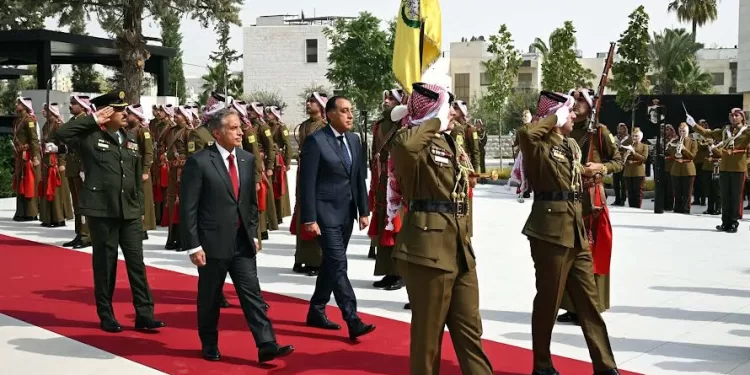 Madbouli arrive au siège du conseil des ministres jordanien 2 - Le Progrès Egyptien Madbouli arrive au siège du conseil des ministres jordanien 1 - Le Progrès Egyptien