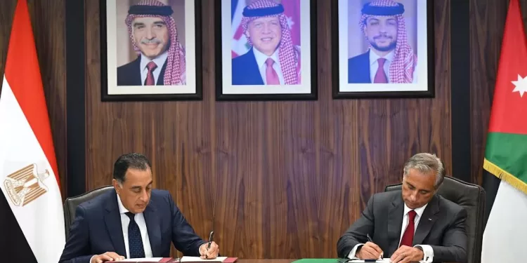 Les PM égyptien et jordanien assistent à la signature de 10 documents de coopération 2 - Le Progrès Egyptien Les PM égyptien et jordanien assistent à la signature de 10 documents de coopération 1 - Le Progrès Egyptien