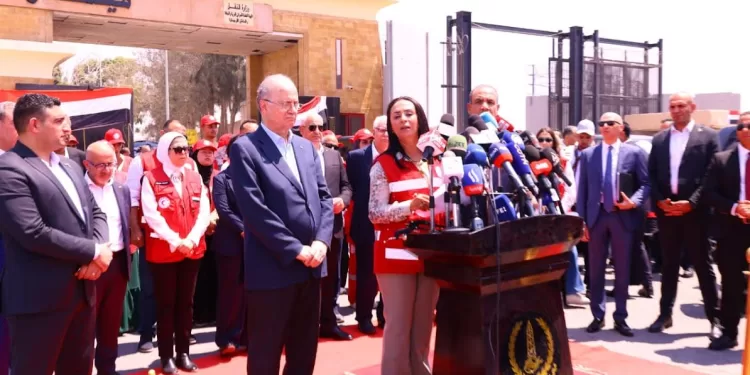 La ministre de la Solidarité sociale lance un appel humanitaire pour l'entrée de toutes les aides égyptiennes à la Journée mondiale de l'humanité 2 - Le Progrès Egyptien La ministre de la Solidarité sociale lance un appel humanitaire pour l'entrée de toutes les aides égyptiennes à la Journée mondiale de l'humanité 1 - Le Progrès Egyptien