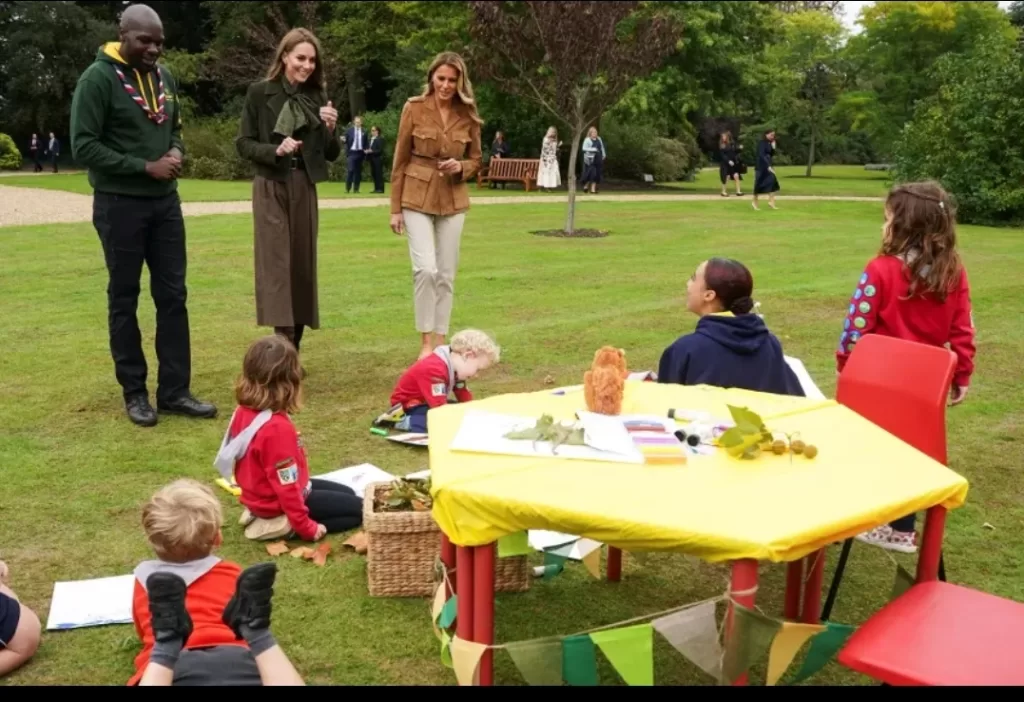 Loin du protocole, Kate Middleton et Melania Trump en toute décontraction chez les scouts 4 - Le Progrès Egyptien Loin du protocole, Kate Middleton et Melania Trump en toute décontraction chez les scouts 3 - Le Progrès Egyptien