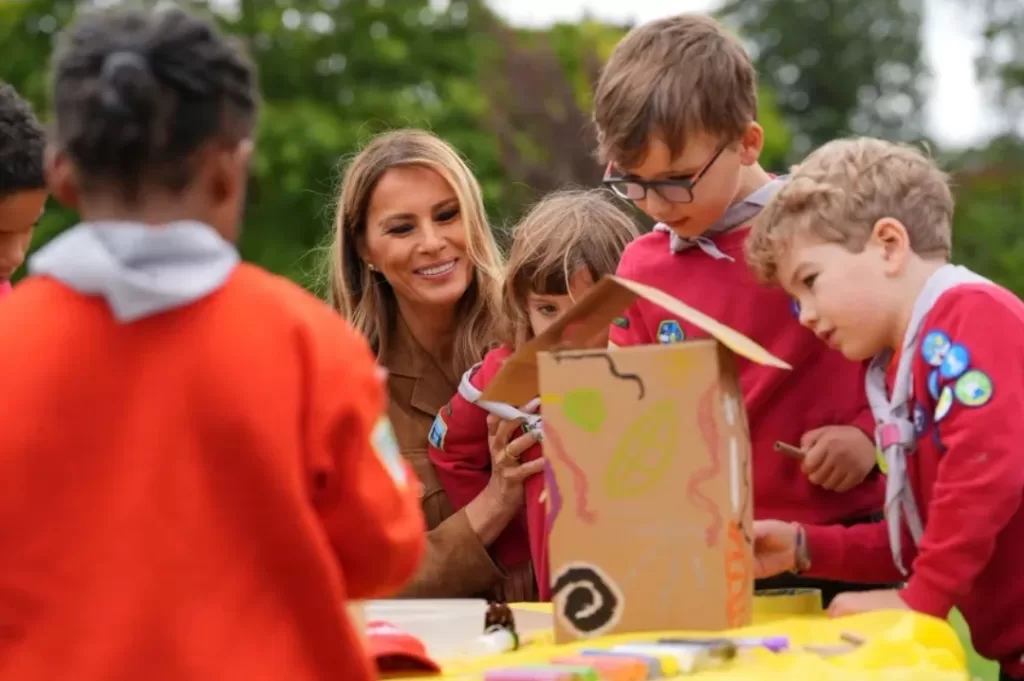 Loin du protocole, Kate Middleton et Melania Trump en toute décontraction chez les scouts 6 - Le Progrès Egyptien Loin du protocole, Kate Middleton et Melania Trump en toute décontraction chez les scouts 5 - Le Progrès Egyptien