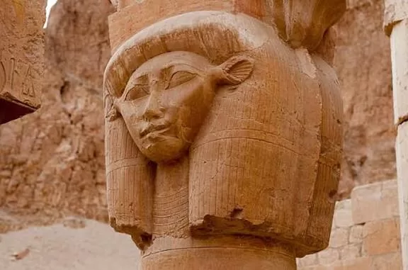 Hatchepsout: L’éternité au féminin dans la pierre des pharaons 4 - Le Progrès Egyptien Hatchepsout: L’éternité au féminin dans la pierre des pharaons 3 - Le Progrès Egyptien