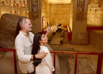 Le roi Felipe VI et la reine Letizia explorent les trésors de Louxor