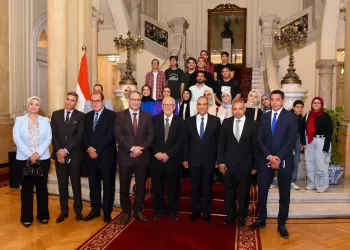 Le ministre des Affaires étrangères reçoit les premiers du Bac