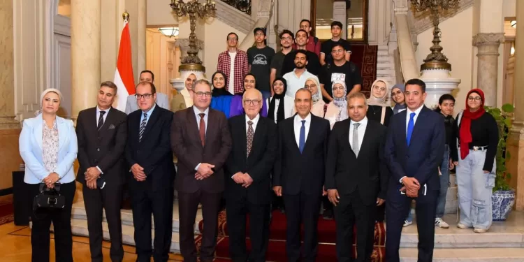 Le ministre des Affaires étrangères reçoit les premiers du Bac 2 - Le Progrès Egyptien Le ministre des Affaires étrangères reçoit les premiers du Bac 1 - Le Progrès Egyptien