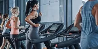 Le fitness repensé entre salles branchées et coaching en ligne