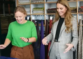 Kate Middleton en solo pour défendre la mode anglaise