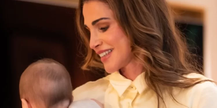 A l'ONU, Rania de Jordanie accompagnée d'une adorable «secrétaire» de 7 mois 2 - Le Progrès Egyptien A l'ONU, Rania de Jordanie accompagnée d'une adorable «secrétaire» de 7 mois 1 - Le Progrès Egyptien