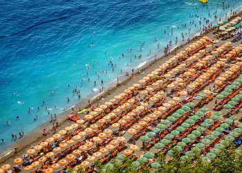 L’impact du tourisme de masse: Concilier développement économique et préservation