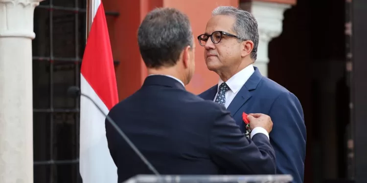 L’ambassadeur de France décerne Khaled Al-Anani de la légion d'honneur 1 - Le Progrès Egyptien