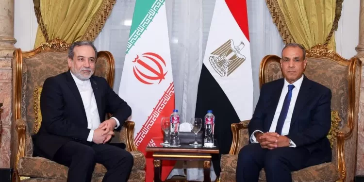 Le ministre des AE reçoit son homologue iranien au Caire 2 - Le Progrès Egyptien Le ministre des AE reçoit son homologue iranien au Caire 1 - Le Progrès Egyptien