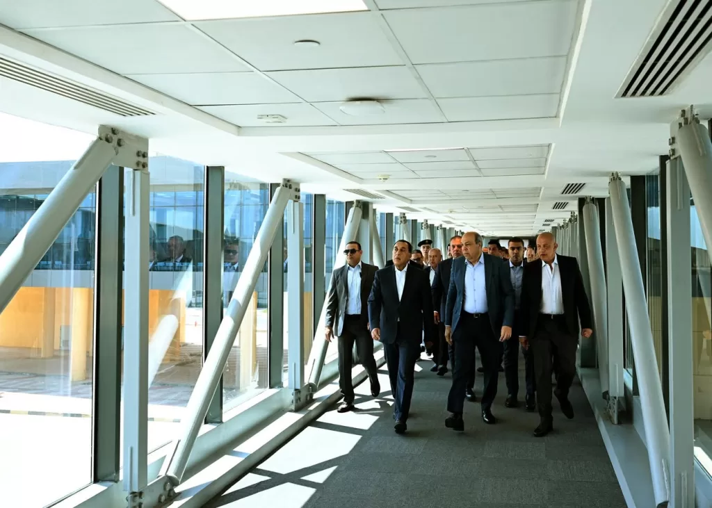 Madbouli inspecte les travaux d’extension de l’aéroport Sphinx avant l’inauguration du GME 4 - Le Progrès Egyptien Madbouli inspecte les travaux d’extension de l’aéroport Sphinx avant l’inauguration du GME 3 - Le Progrès Egyptien