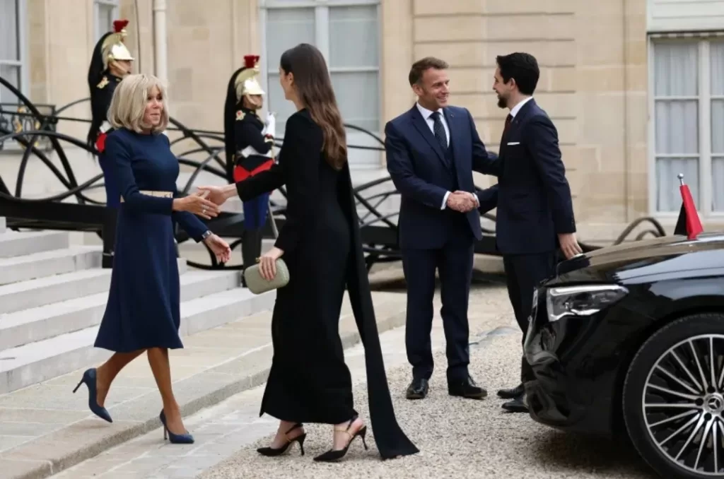 Les Macron oublient le fiasco politique avec Hussein et Rajwa de Jordanie 4 - Le Progrès Egyptien Les Macron oublient le fiasco politique avec Hussein et Rajwa de Jordanie 3 - Le Progrès Egyptien