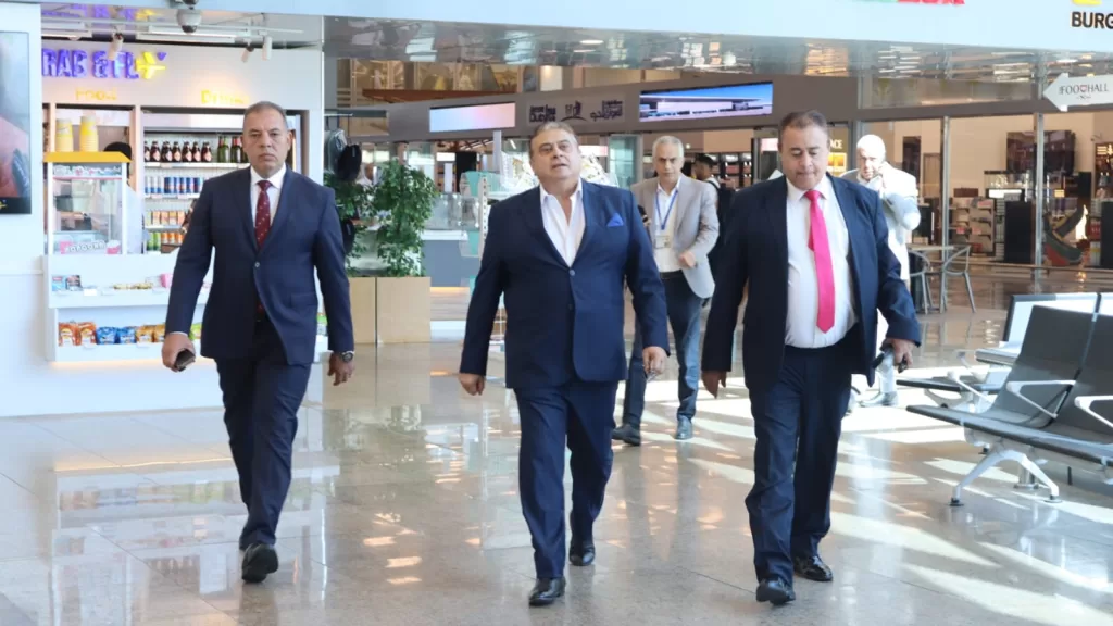 Ouverture prévue du GME: Visite d'inspection de l'aéroport international du Sphinx par le Comité suprême de sécurité 6 - Le Progrès Egyptien Ouverture prévue du GME: Visite d'inspection de l'aéroport international du Sphinx par le Comité suprême de sécurité 5 - Le Progrès Egyptien