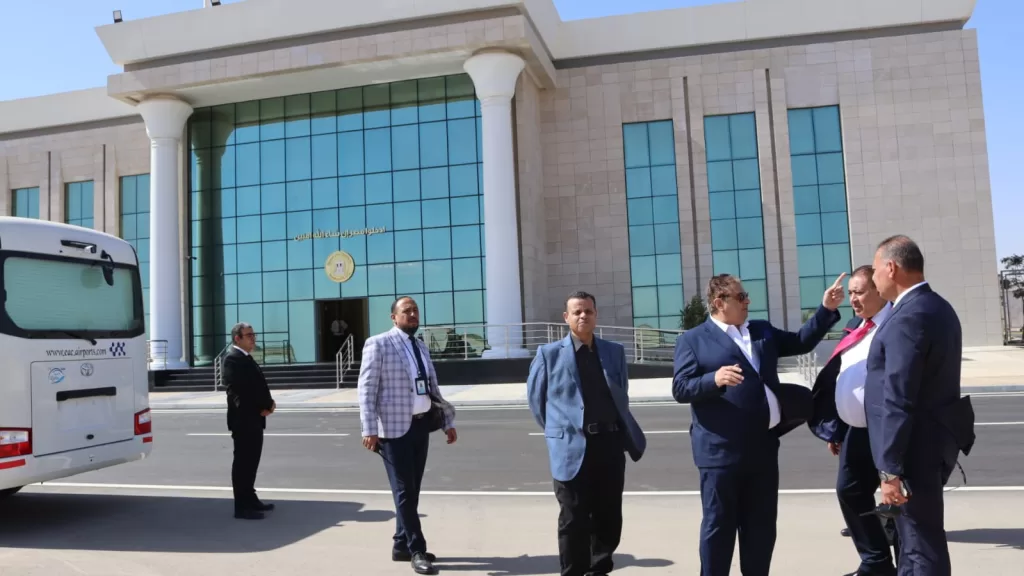 Ouverture prévue du GME: Visite d'inspection de l'aéroport international du Sphinx par le Comité suprême de sécurité 8 - Le Progrès Egyptien Ouverture prévue du GME: Visite d'inspection de l'aéroport international du Sphinx par le Comité suprême de sécurité 7 - Le Progrès Egyptien