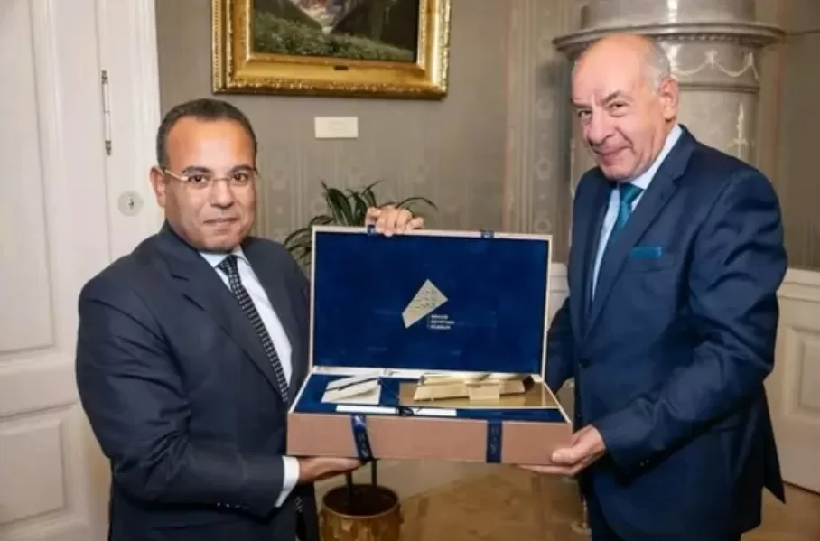 Des invitations sous forme de papyrus et de miniature du GME 6 - Le Progrès Egyptien Des invitations sous forme de papyrus et de miniature du GME 5 - Le Progrès Egyptien