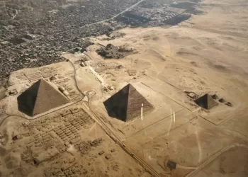 Guizeh: Une anomalie souterraine intrigue les archéologues