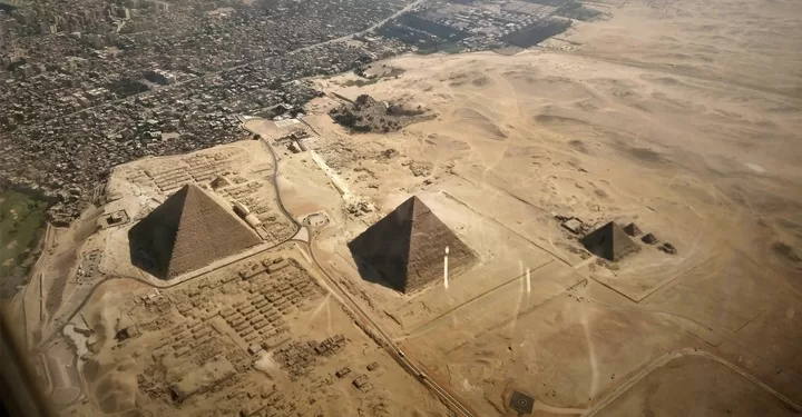 Guizeh: Une anomalie souterraine intrigue les archéologues 1 - Le Progrès Egyptien