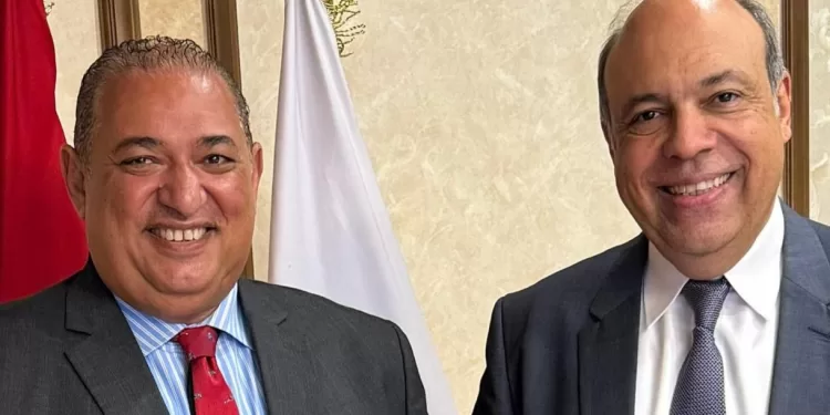 Au terme de l'Assemblée générale de l'OACI: El-Hefny s'entretient avec le responsable du secteur du transport aérien 2 - Le Progrès Egyptien Au terme de l'Assemblée générale de l'OACI: El-Hefny s'entretient avec le responsable du secteur du transport aérien 1 - Le Progrès Egyptien