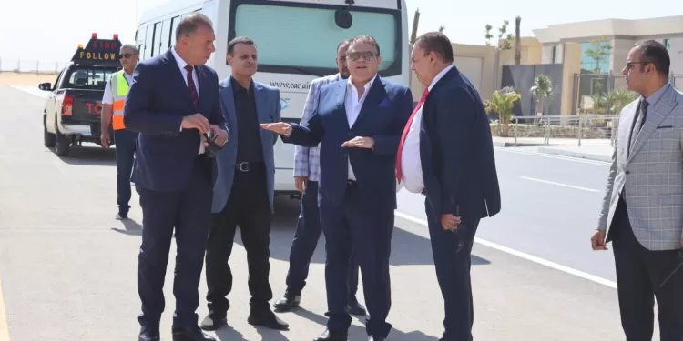 Ouverture prévue du GME: Visite d'inspection de l'aéroport international du Sphinx par le Comité suprême de sécurité 2 - Le Progrès Egyptien Ouverture prévue du GME: Visite d'inspection de l'aéroport international du Sphinx par le Comité suprême de sécurité 1 - Le Progrès Egyptien