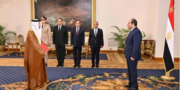 Al-Sissi reçoit les lettres de créance du nouvel ambassadeur des Émirats arabes unis 2 - Le Progrès Egyptien Al-Sissi reçoit les lettres de créance du nouvel ambassadeur des Émirats arabes unis 1 - Le Progrès Egyptien