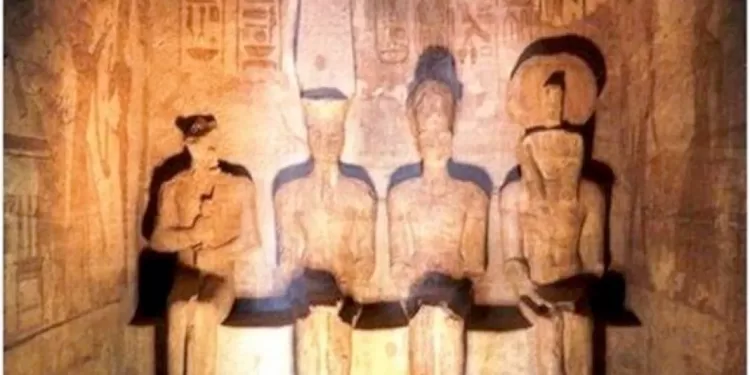 Soleil perpendiculaire sur la statue du roi Ramsès 2 - Le Progrès Egyptien Soleil perpendiculaire sur la statue du roi Ramsès 1 - Le Progrès Egyptien