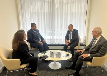 Le ministre des AE rencontre le délégué permanent des EAU auprès de l’UNESCO