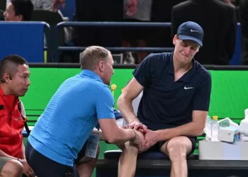 Masters 1000 de Shanghai: Sinner abandonne, pris par des crampes à la cuisse droite