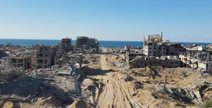 De retour, des Gazaouis montent des tentes sur les ruines 2 - Le Progrès Egyptien De retour, des Gazaouis montent des tentes sur les ruines 1 - Le Progrès Egyptien