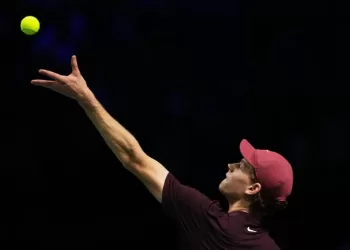 Tennis: Sinner s'offre un premier quart à Paris, Shelton et De Minaur qualifiés pour le Masters 5 - Le Progrès Egyptien Tennis: Sinner s’offre un premier quart à Paris, Shelton et De Minaur qualifiés pour le Masters