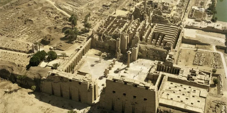 Karnak livre ses trésors : les secrets de l’empereur Tibère dévoilés 2 - Le Progrès Egyptien Karnak livre ses trésors : les secrets de l’empereur Tibère dévoilés 1 - Le Progrès Egyptien