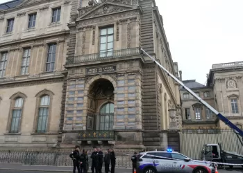 Le Louvre fermé pour la journée après un braquage