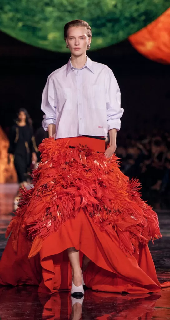 Paris : La Semaine de la mode réinvente les codes de l’élégance avec une touche de folie créative ! 12 - Le Progrès Egyptien Paris : La Semaine de la mode réinvente les codes de l’élégance avec une touche de folie créative ! 11 - Le Progrès Egyptien