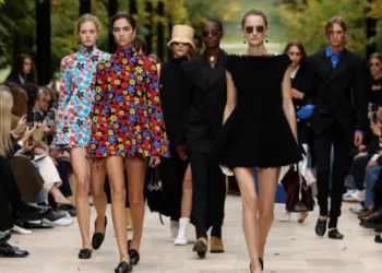 Paris : La Semaine de la mode réinvente les codes de l’élégance avec une touche de folie créative !