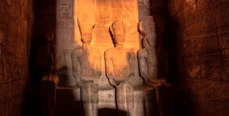 Le soleil illumine le visage de Ramsès II à Abou Simbel 1 - Le Progrès Egyptien