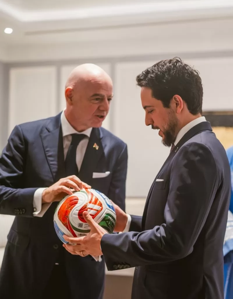 Rajwa de Jordanie sublime pour une soirée foot au bras d'Hussein 4 - Le Progrès Egyptien Rajwa de Jordanie sublime pour une soirée foot au bras d'Hussein 3 - Le Progrès Egyptien