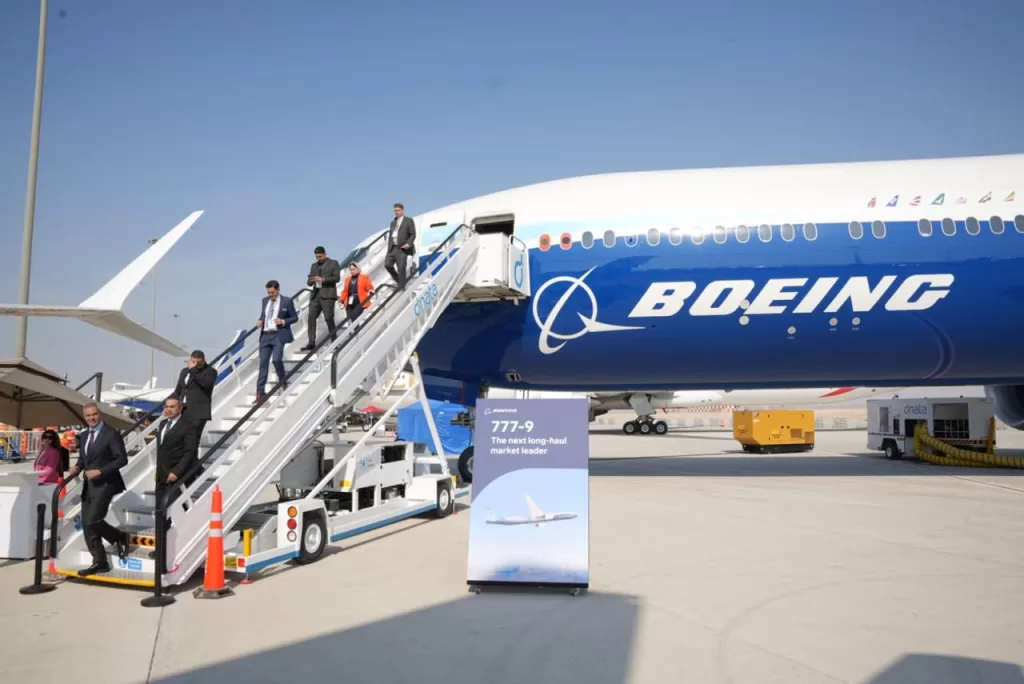 Le PDG d’EgyptAir Holding inspecte le Boeing 777X au Salon de Dubaï 2025 6 - Le Progrès Egyptien Le PDG d’EgyptAir Holding inspecte le Boeing 777X au Salon de Dubaï 2025 5 - Le Progrès Egyptien
