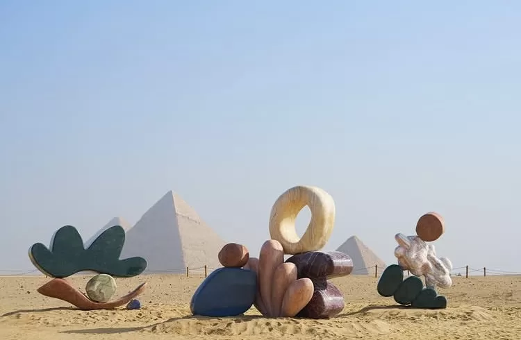 « L’art contemporain s’invite au pied des pyramides pour la cinquième édition de Forever Is Now » 16 - Le Progrès Egyptien « L’art contemporain s’invite au pied des pyramides pour la cinquième édition de Forever Is Now » 15 - Le Progrès Egyptien