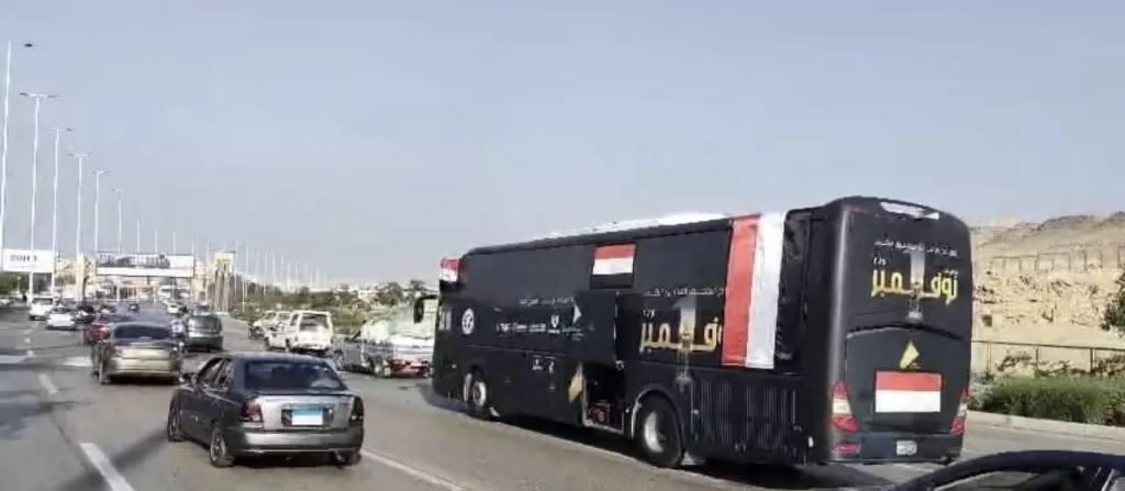 Des bus aux couleurs de la fierté égyptienne sillonnent Guizeh pour célébrer l'ouverture du Grand Musée 6 - Le Progrès Egyptien Des bus aux couleurs de la fierté égyptienne sillonnent Guizeh pour célébrer l'ouverture du Grand Musée 5 - Le Progrès Egyptien