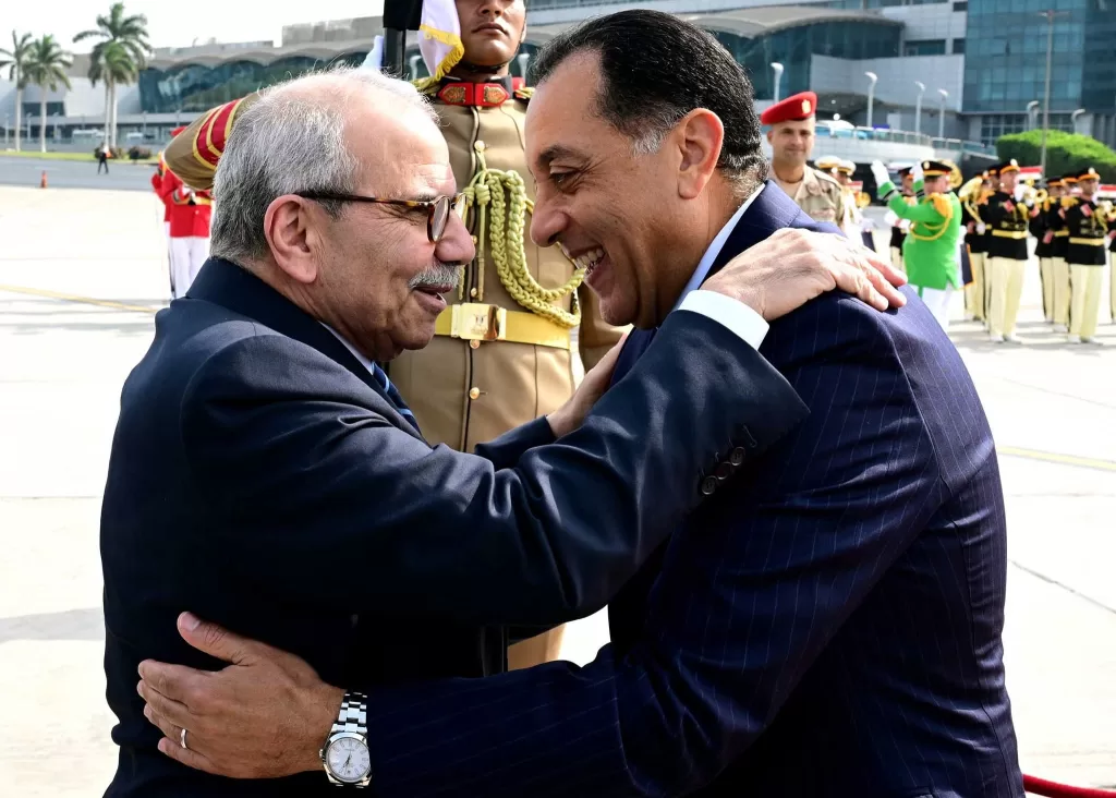Le Premier ministre accueille son homologue libanais à l’aéroport du Caire 6 - Le Progrès Egyptien Le Premier ministre accueille son homologue libanais à l’aéroport du Caire 5 - Le Progrès Egyptien