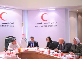 Le président colombien salue les efforts humanitaires de l’Égypte envers Gaza lors de sa visite au Croissant-Rouge égyptien