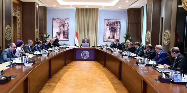 Le Premier ministre suit l'amélioration de la situation financière et administrative des institutions de presse 1 - Le Progrès Egyptien