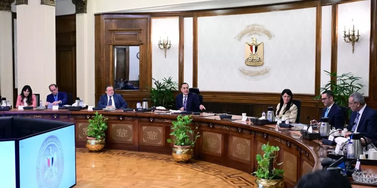 Madbouli examine plusieurs questions économiques 2 - Le Progrès Egyptien Madbouli examine plusieurs questions économiques 1 - Le Progrès Egyptien