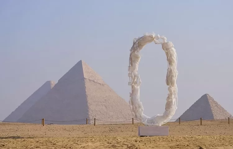« L’art contemporain s’invite au pied des pyramides pour la cinquième édition de Forever Is Now » 12 - Le Progrès Egyptien « L’art contemporain s’invite au pied des pyramides pour la cinquième édition de Forever Is Now » 11 - Le Progrès Egyptien