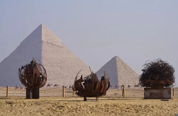 « L’art contemporain s’invite au pied des pyramides pour la cinquième édition de Forever Is Now » 18 - Le Progrès Egyptien « L’art contemporain s’invite au pied des pyramides pour la cinquième édition de Forever Is Now » 17 - Le Progrès Egyptien