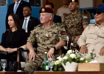 Salma de Jordanie discrète et élégante invitée du voyage d’Abdallah II à travers l’Asie