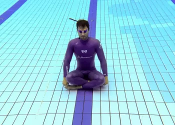 Vingt-neuf minutes sous l’eau, l’exploit à couper le souffle d’un apnéiste croate