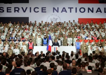 Macron relance le “service national”, militaire et volontaire