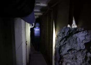 Liban: long d’une centaine de mètres, un tunnel abandonné par le Hezbollah présenté à la presse